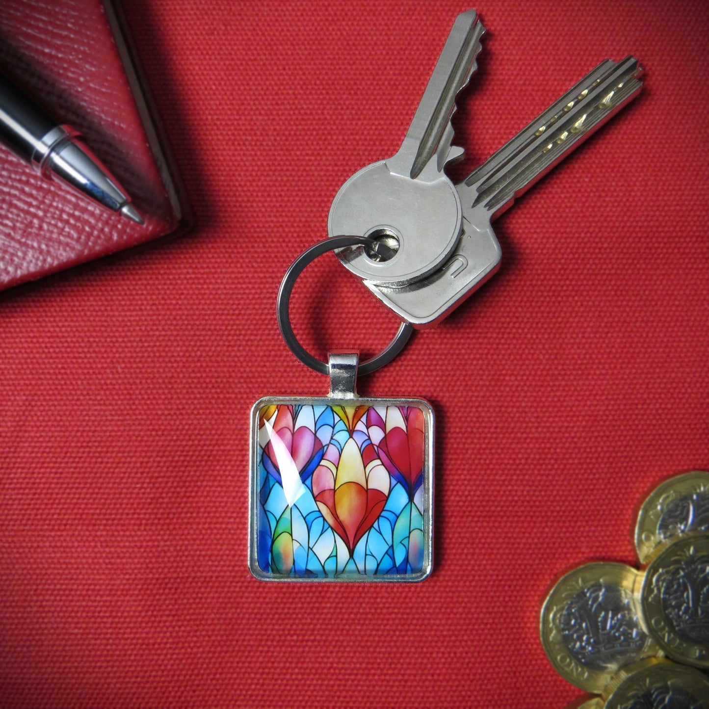 Keyring with a colourful glass domed image