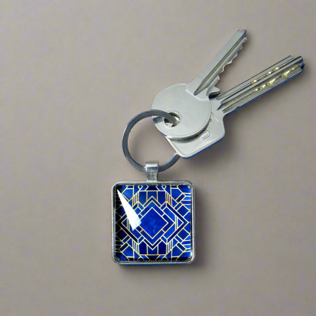 Keyring with a colourful glass domed image