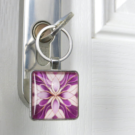 Keyring with a colourful glass domed image