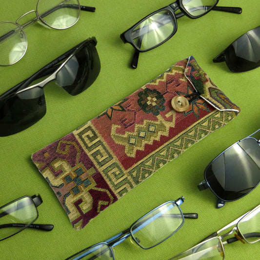 Soft padded eyeglass pouch